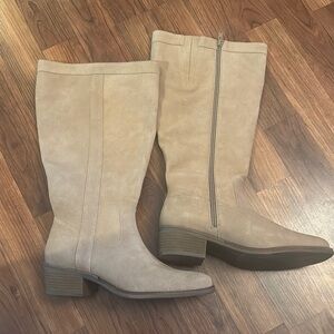 Women's Size 6 Tan Suede Boots